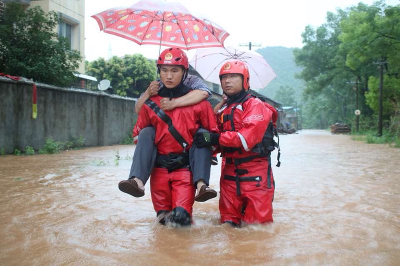 直播回顾：桂林遭遇暴雨袭击，多地涨水出现险情，各地积极应对
